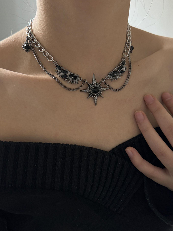 Collar de doble capa con alas de gemas en negro de Street