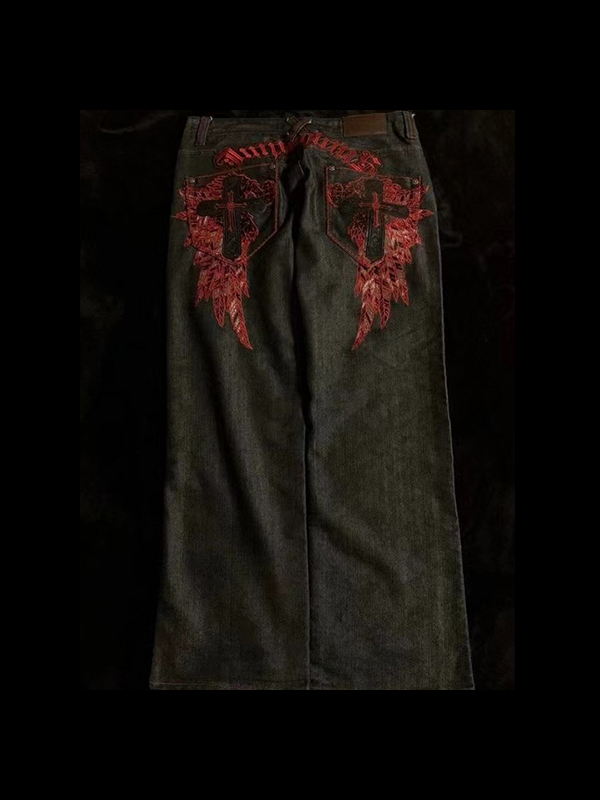 Vaqueros boyfriend con bordados vintage americanos