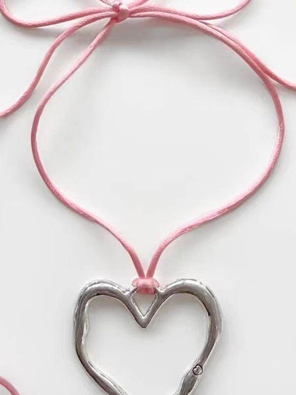 Collar de cuerda con colgante de corazón de gran tamaño