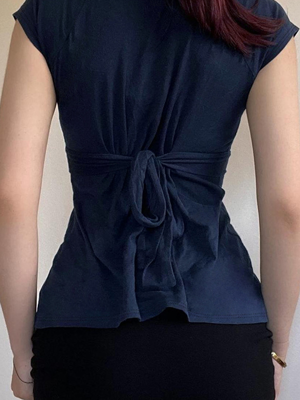 Camiseta sencilla de manga corta con cuello en V