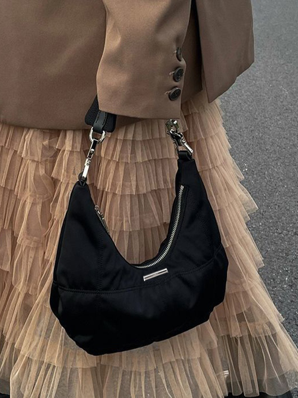 Bolso de hombro vintage de terciopelo negro